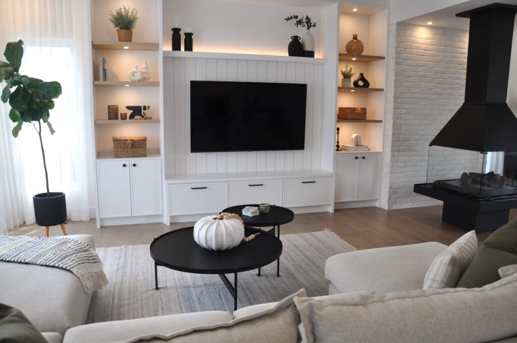 Odaxio Signature – Custom library and TV unit for a distinctive living room.